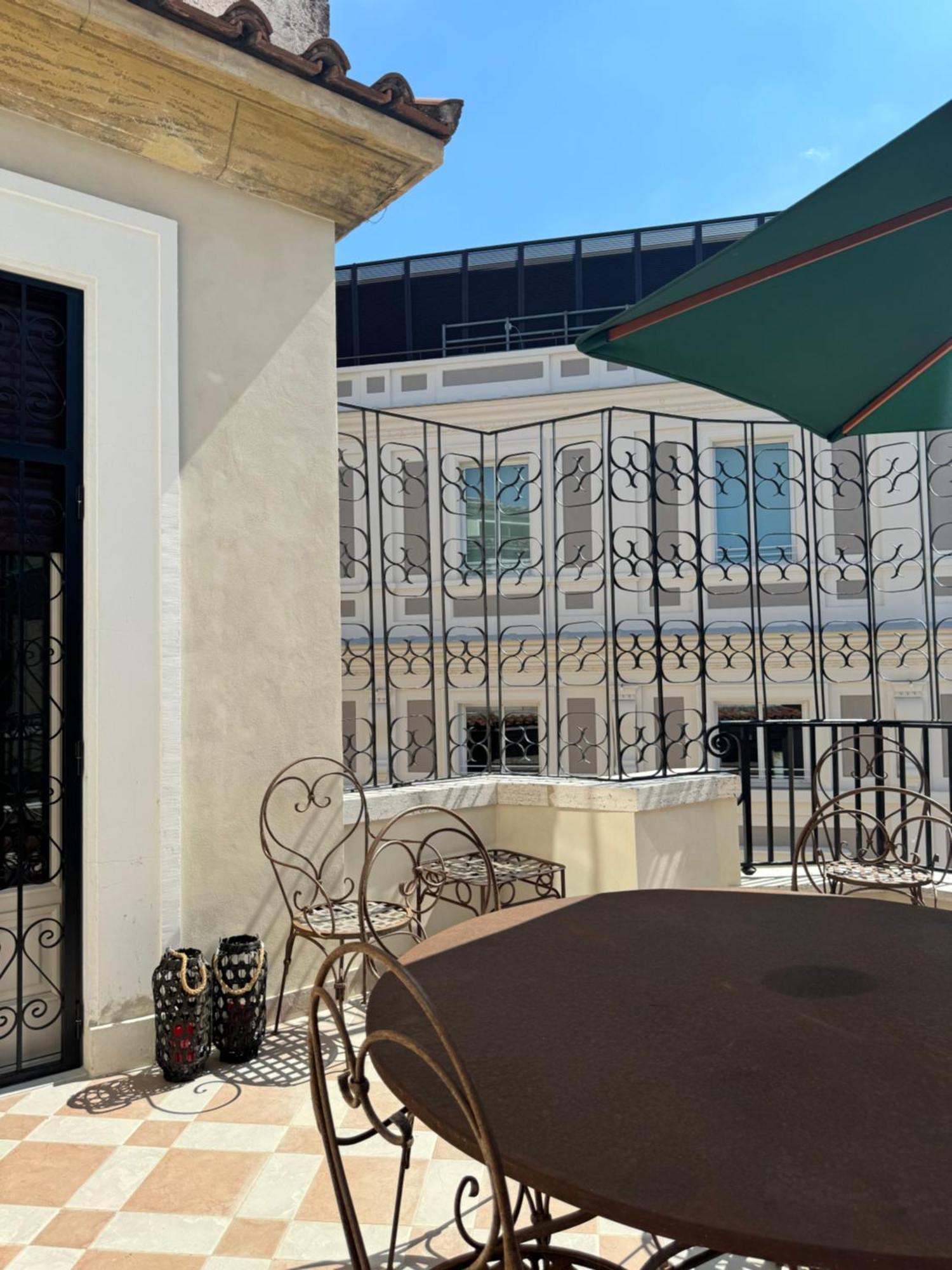 Elegante Con Terrazzo Appartamento